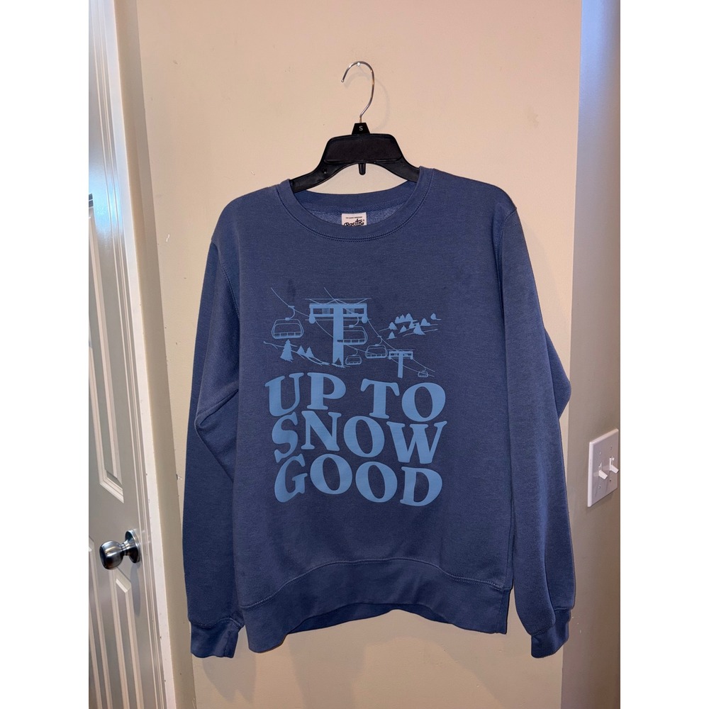 Pacific & Co Up To Snow Good Blue Ski Graphic Crewneck Sweatshirt Small